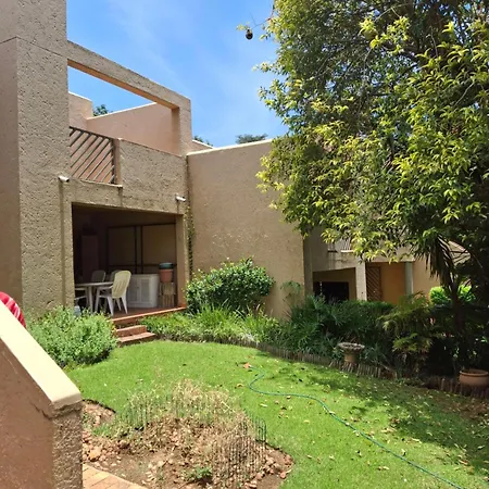 Modern Comfort In Sandton Johannesburg Exterior photo